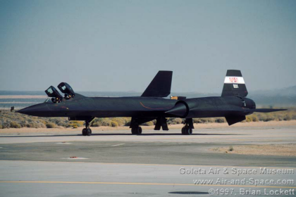 61-7956 02 SR-71B N831NA left front taxiing l